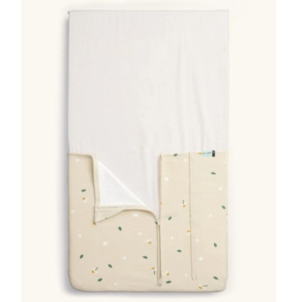 ErgoPouch HugMe Blanket 1.0 & 2.5 TOG - Daisy Sprinkle - Bedside Sleeper