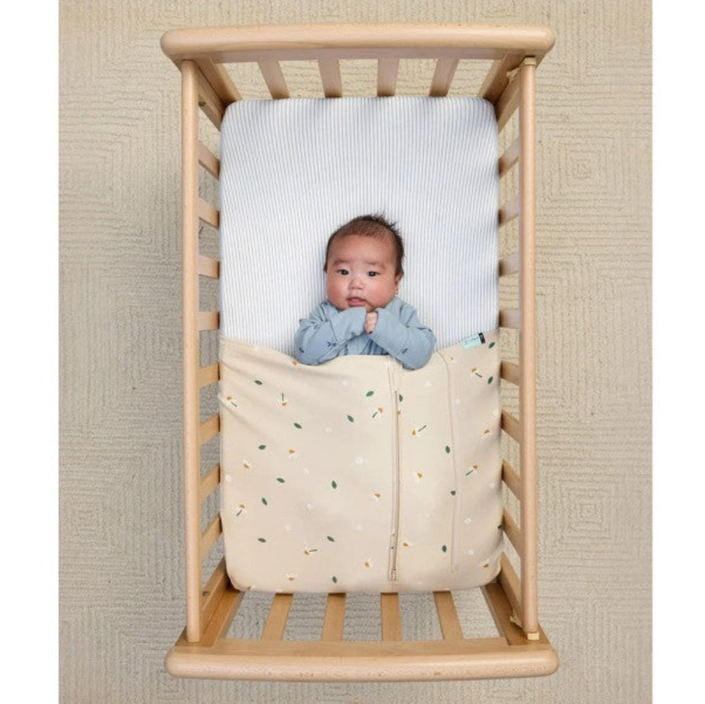 ErgoPouch HugMe Blanket 1.0 & 2.5 TOG - Daisy Sprinkle - Bedside Sleeper